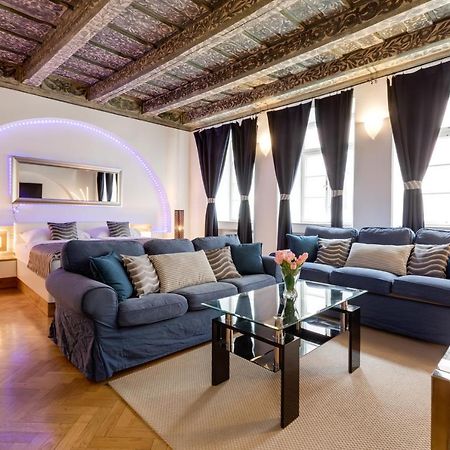 Charles Bridge Royal Apartments - Castle District Прага Екстериор снимка