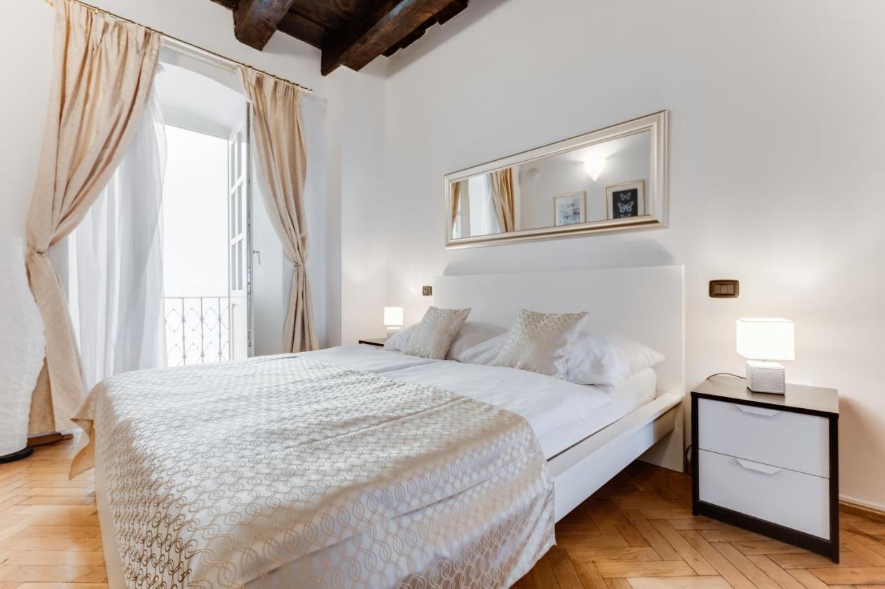 Charles Bridge Royal Apartments - Castle District Прага Екстериор снимка