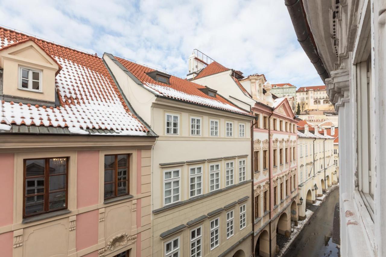 Charles Bridge Royal Apartments - Castle District Прага Екстериор снимка