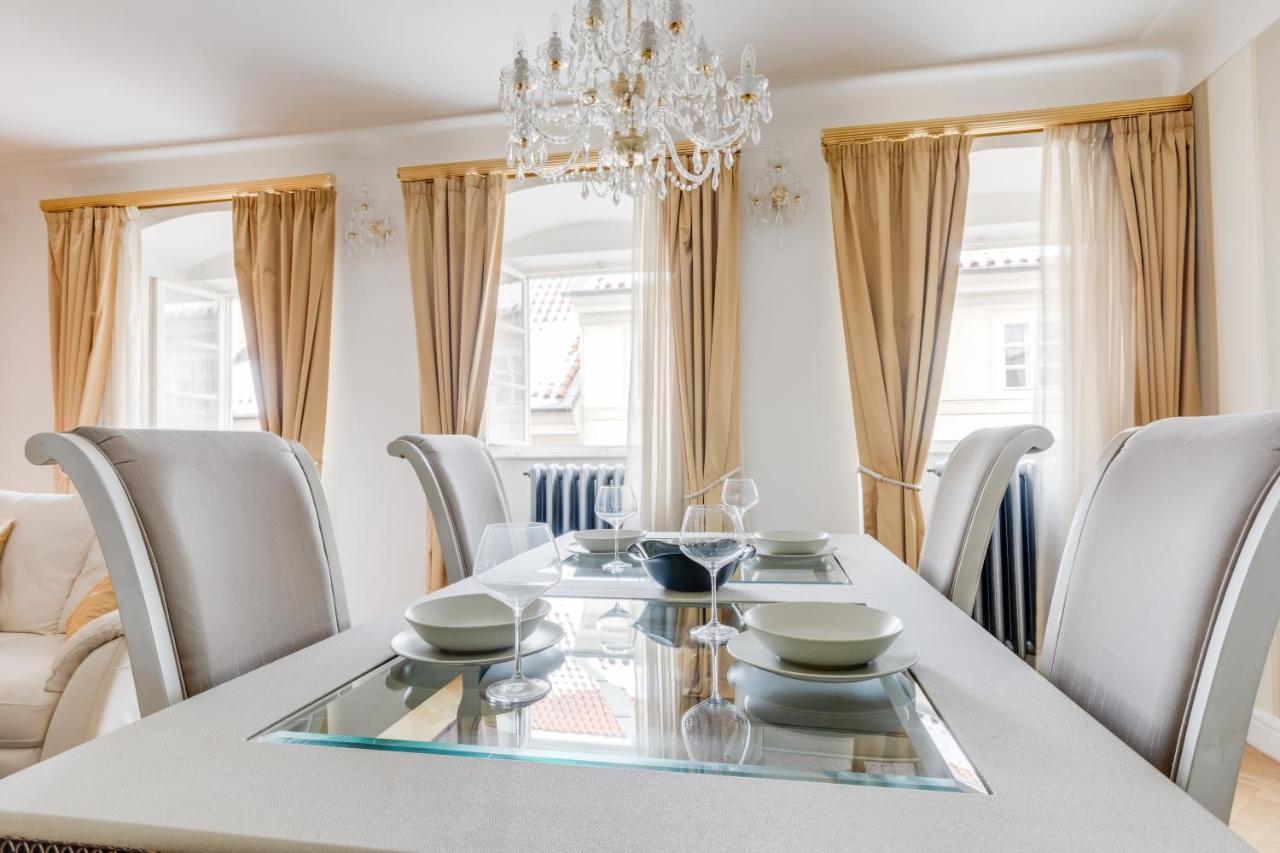 Charles Bridge Royal Apartments - Castle District Прага Екстериор снимка