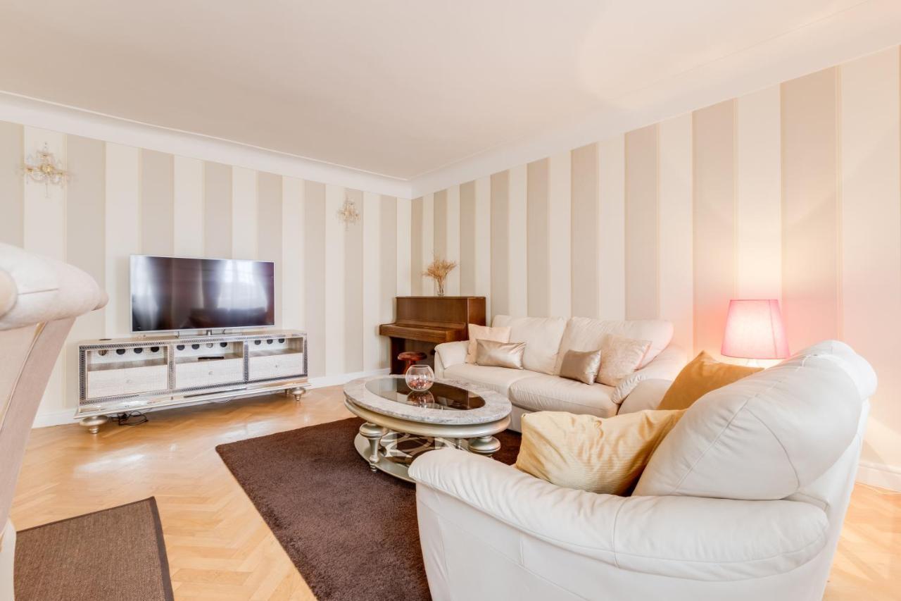 Charles Bridge Royal Apartments - Castle District Прага Екстериор снимка