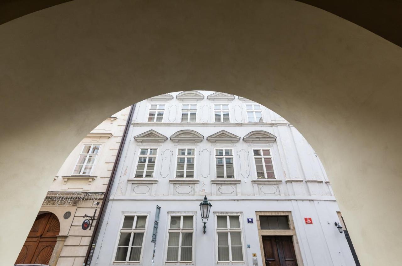 Charles Bridge Royal Apartments - Castle District Прага Екстериор снимка