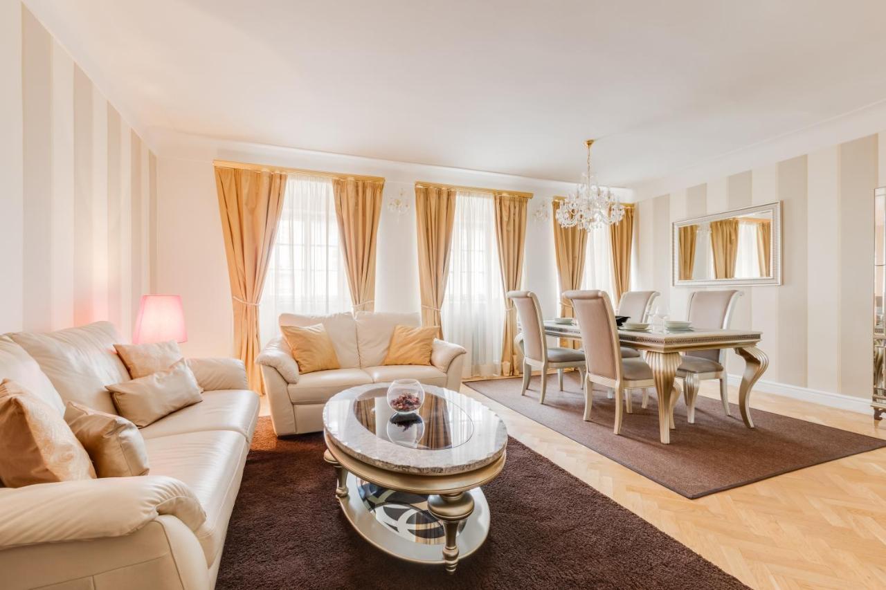 Charles Bridge Royal Apartments - Castle District Прага Екстериор снимка