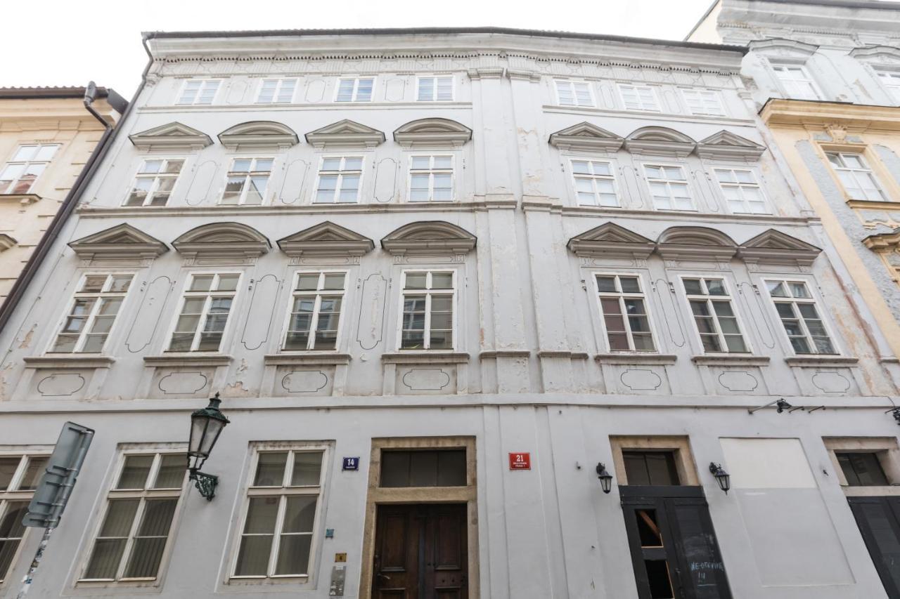 Charles Bridge Royal Apartments - Castle District Прага Екстериор снимка