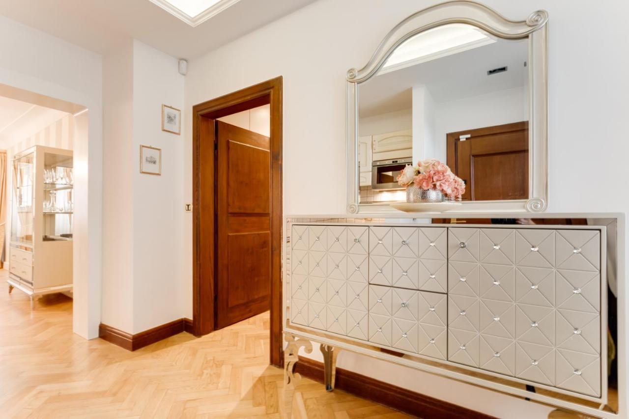 Charles Bridge Royal Apartments - Castle District Прага Екстериор снимка