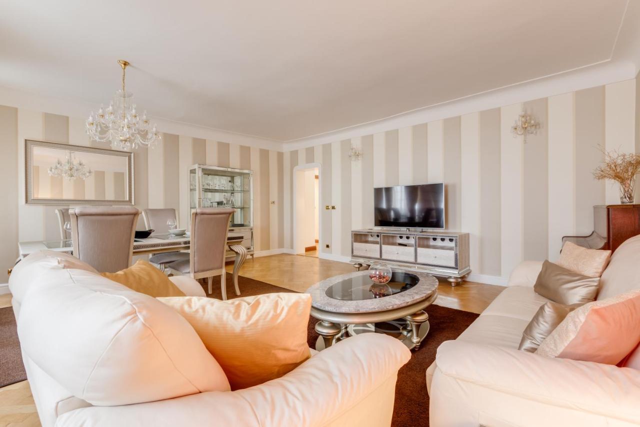 Charles Bridge Royal Apartments - Castle District Прага Екстериор снимка