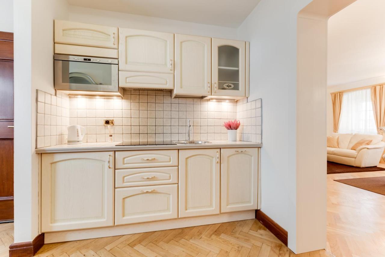 Charles Bridge Royal Apartments - Castle District Прага Екстериор снимка
