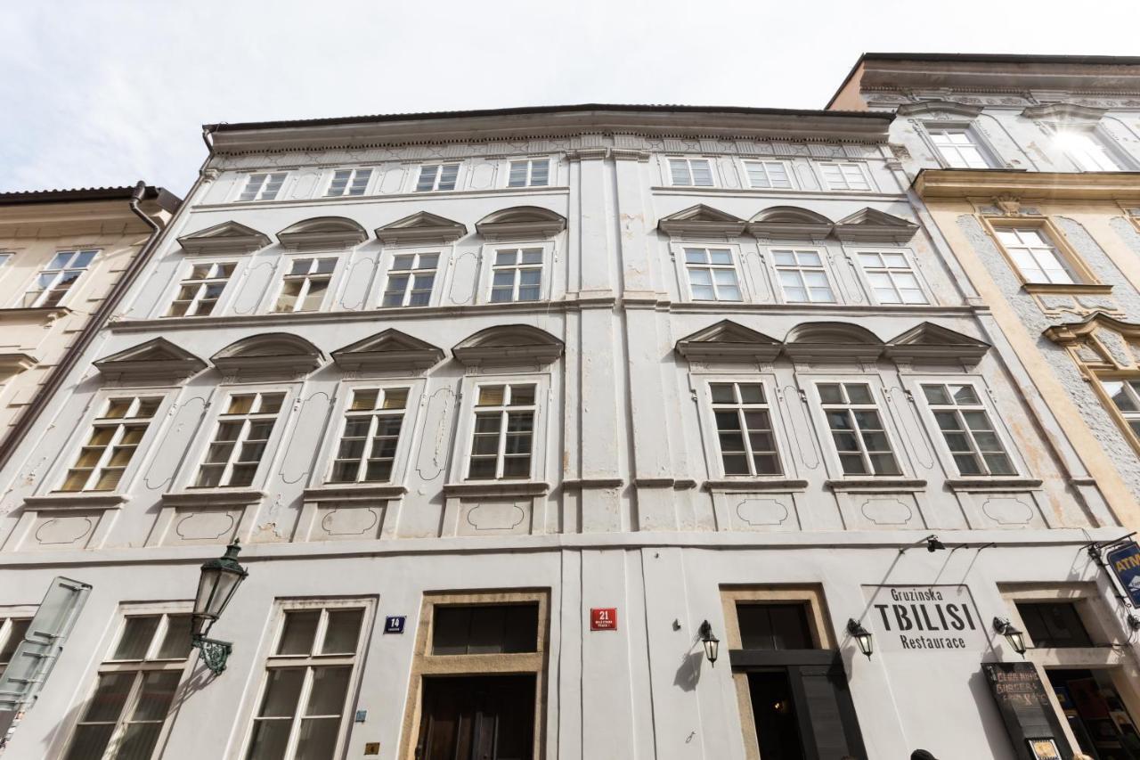 Charles Bridge Royal Apartments - Castle District Прага Екстериор снимка