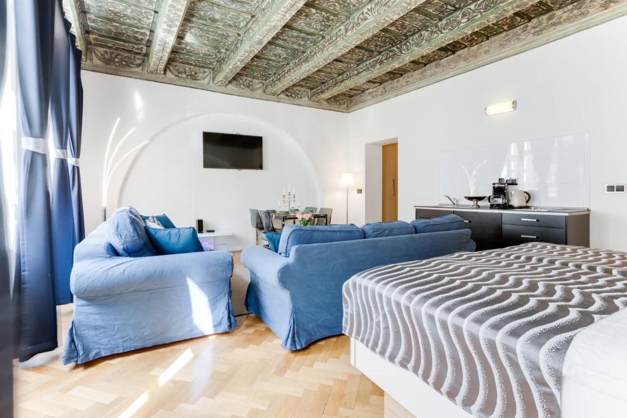 Charles Bridge Royal Apartments - Castle District Прага Екстериор снимка