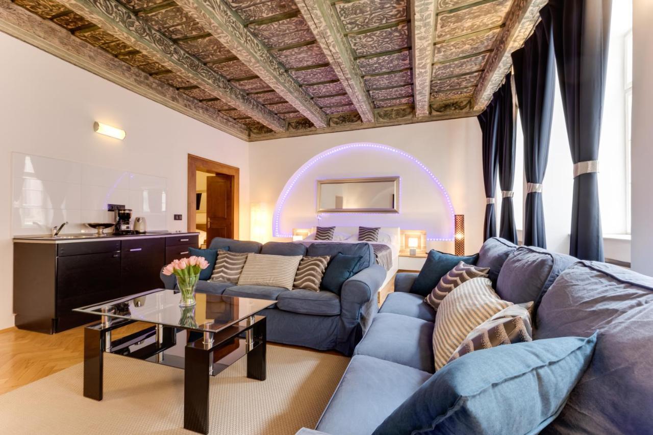 Charles Bridge Royal Apartments - Castle District Прага Екстериор снимка